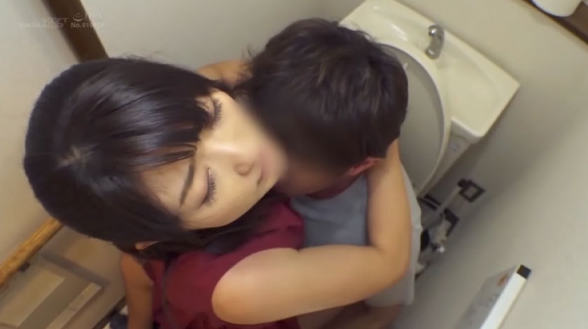 毎朝家族10人と連続性交♪