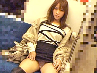 偶然パンツが見えている女の子の事が気になって