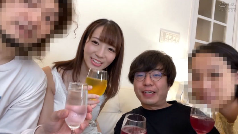 先輩の彼女を宅飲み寝取り