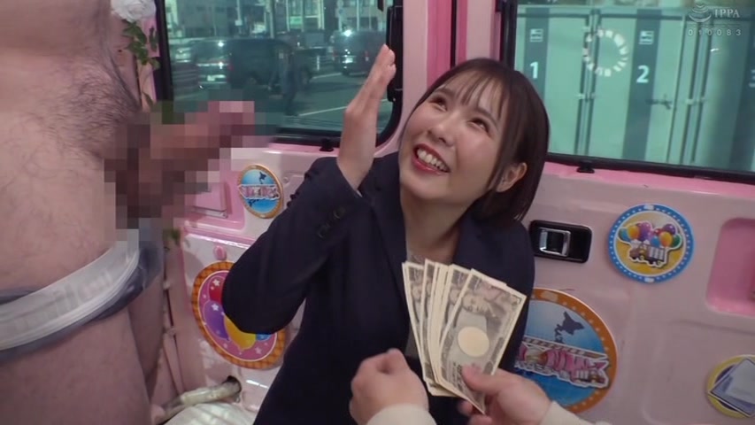 ピタパン尻OLにデカチン挿入！