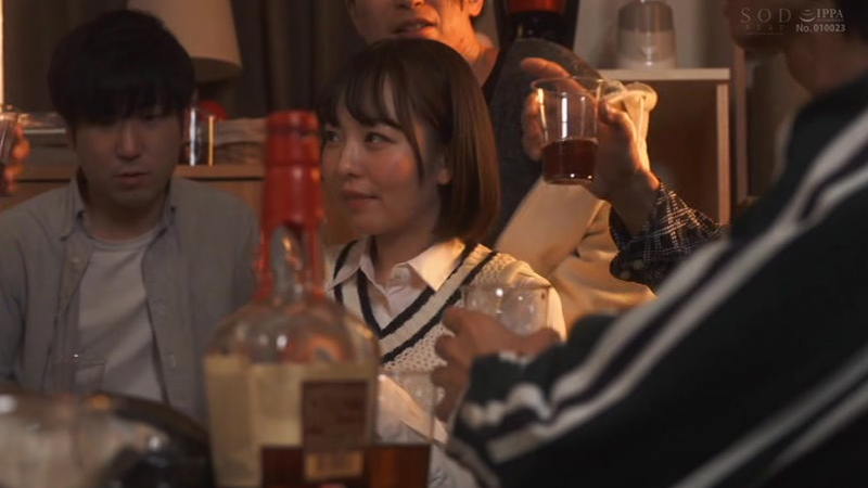 宅飲みで彼女がNTR中出し