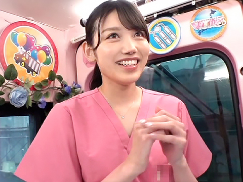人前でキスするんですか？