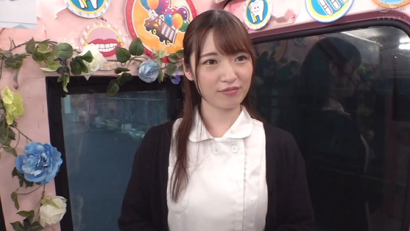 人前でキスするんですか？