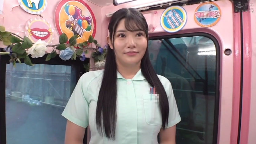 人前でキスするんですか？