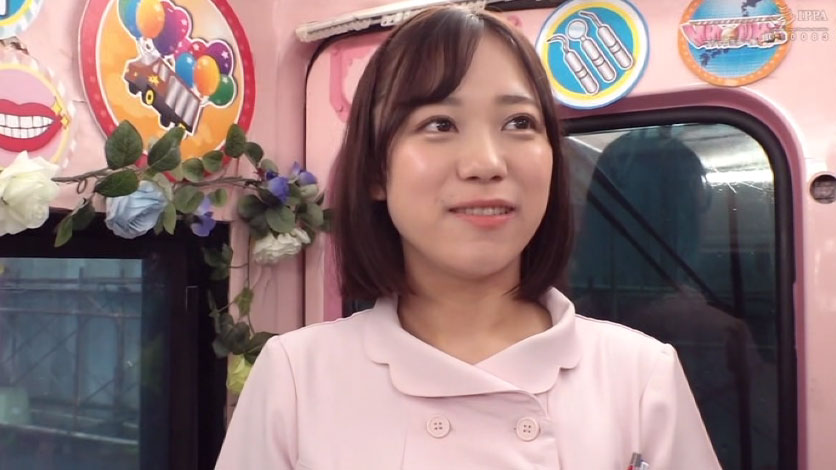 人前でキスするんですか？