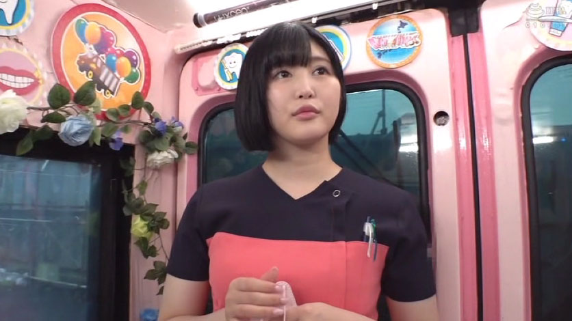 人前でキスするんですか？