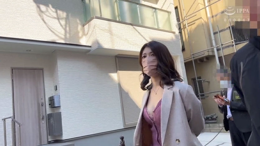 夫の喜びのため寝取られる人妻たち