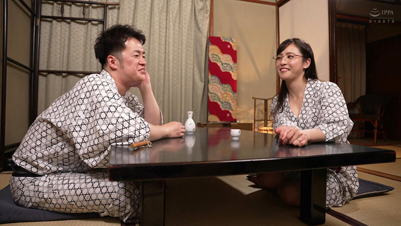 憧れ美人上司と相部屋で…