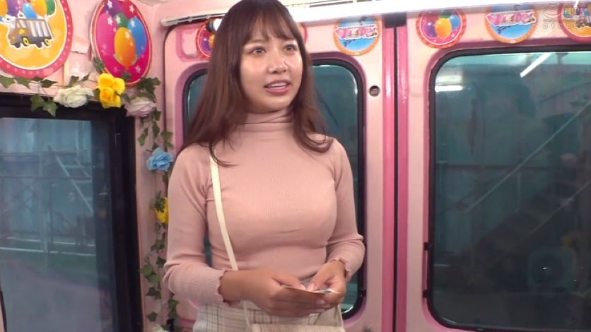ニットパイスラJDの巨乳鷲掴み！