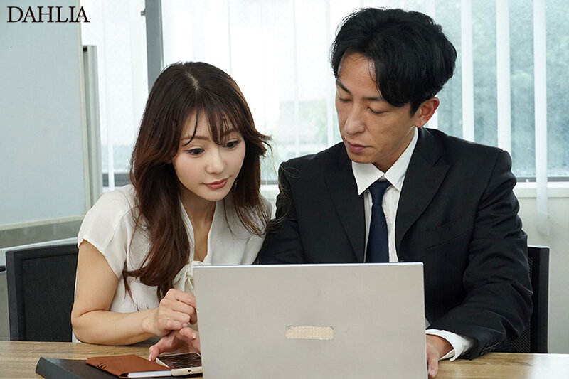 こんな姿…会社の人には見せられないね♪
