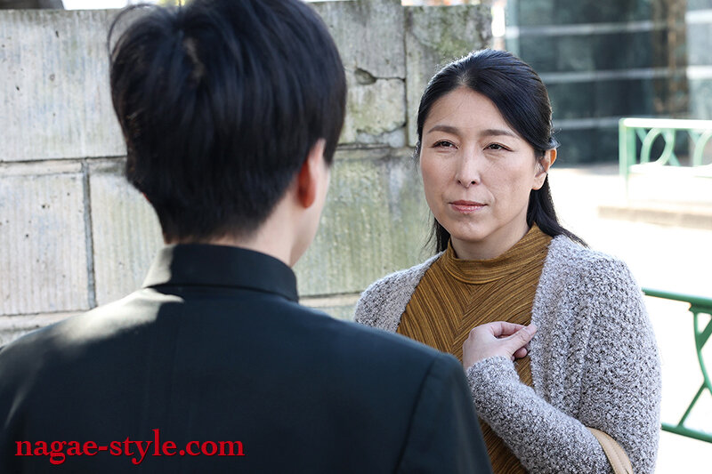 惨めな息子を放っておけなくて…