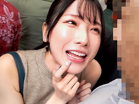 キスしたら電車でエッチしてもいいよ♪