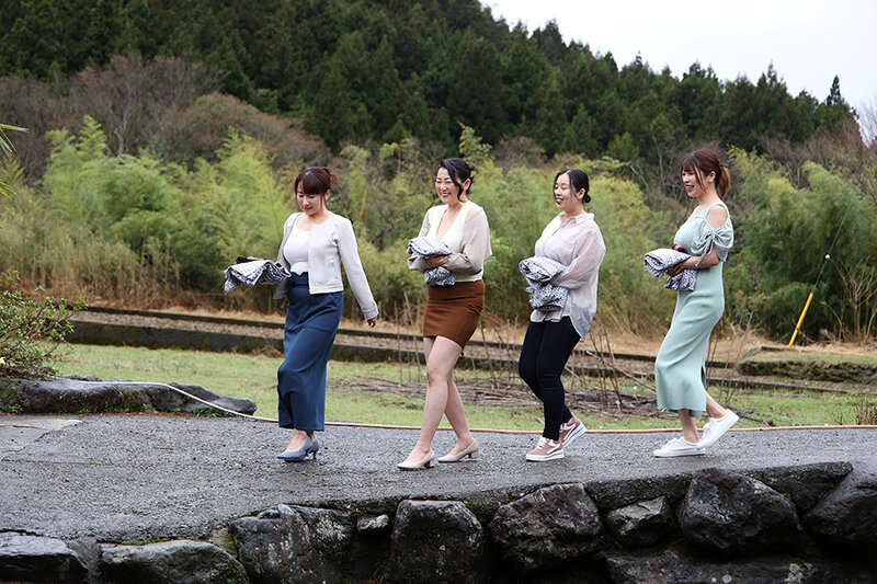 絶倫若チ●ポVS巨乳熟妻達