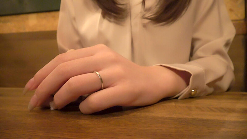 美脚スレンダー若妻 あかり(25)