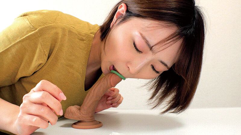 素人妻が口だけでコンドーム装着チャレンジ！