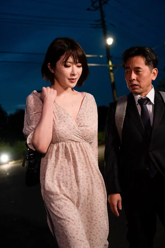 お願い…何でもしますから…。